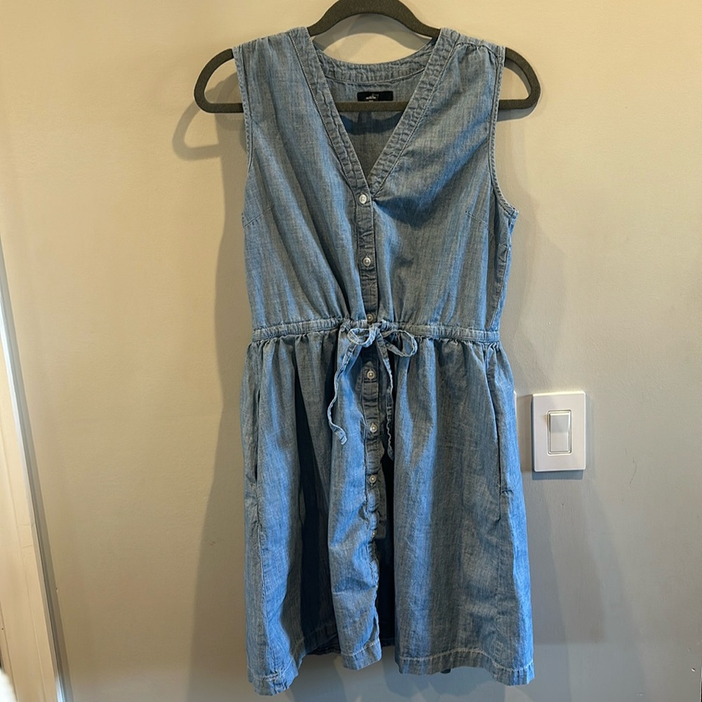 Medium tie waist Gap dress